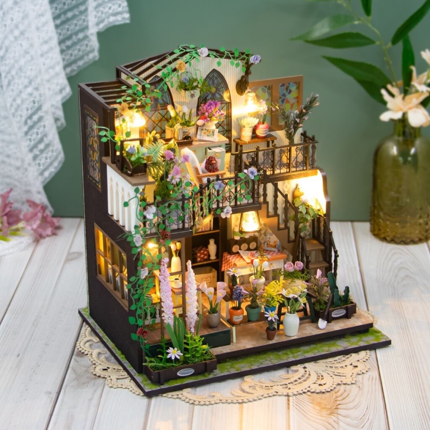 2Kids Toys - Miniatura domku Darcyin kwiatowy domek 2xAAA