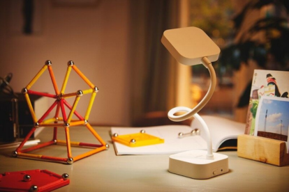 Back to School w świeżym świetle – z lampkami biurkowymi LED Philips