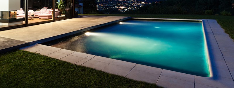 Jak oświetlić basen?