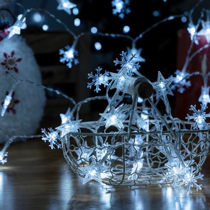Aigostar - Zewnętrzne lampki świąteczne LED 25xLED/8 trybów, zasilanie 3xAA, 2,5 m, IP44, zimne białe světło