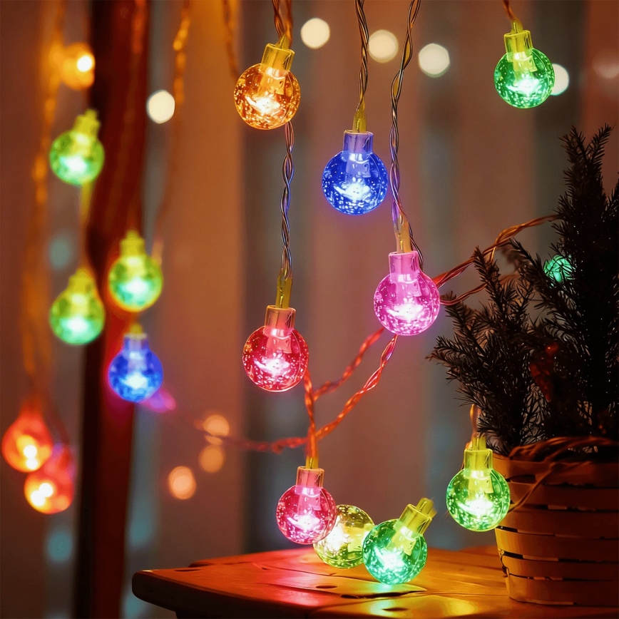 Aigostar - Zewnętrzny łańcuch świąteczny LED, 50 diod LED / 8 funkcji, zasilanie 3×AA, 5,3 m, IP44, wielokolorowy