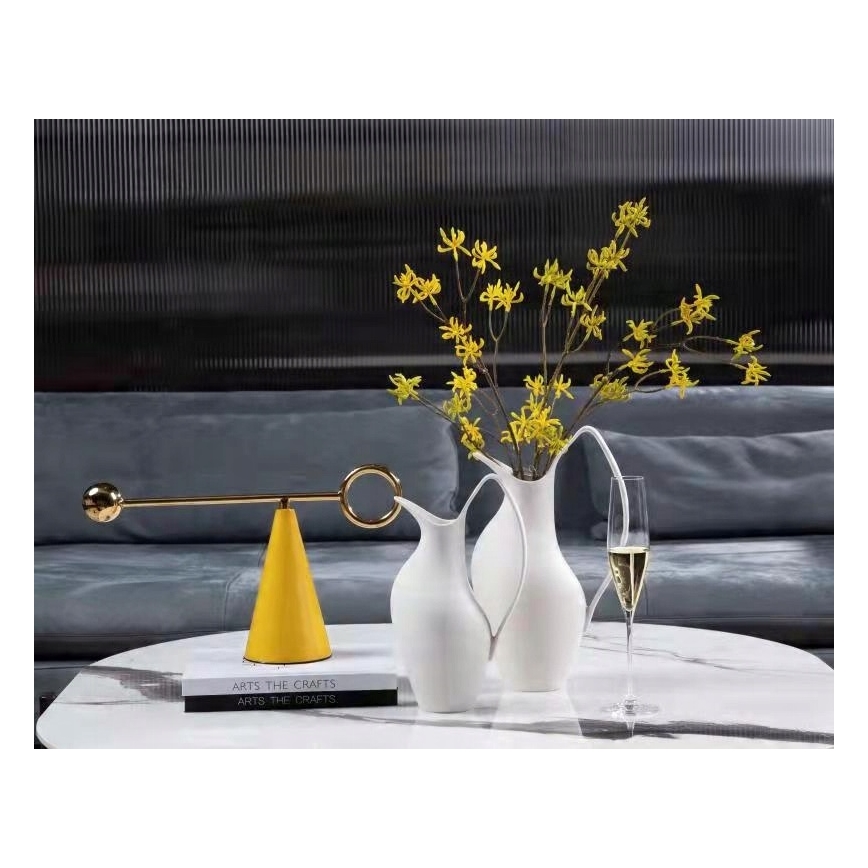 Biała ceramiczna waza 33x17x19 cm