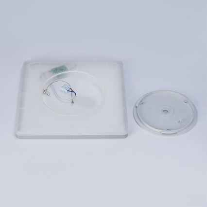 Brilagi - LED plafon łazienkowy ULTRA SLIM LED/18W/230V 30x30 cm srebrny IP54