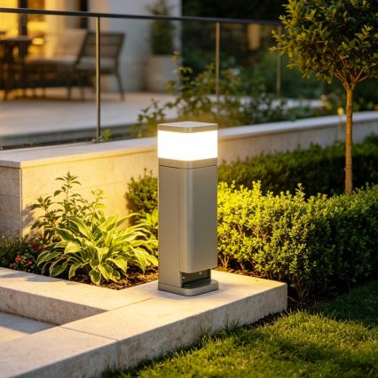 BRILAGI - Lampa zewnętrzna z 2 gniazdami SCHUKO PILLAR 1xG9/11W/230V IP44 szara