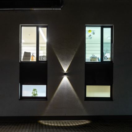 Brilagi - LED Solarna lampa ścienna PYRAMID LED/2W/3,2V 1300 mAh IP54