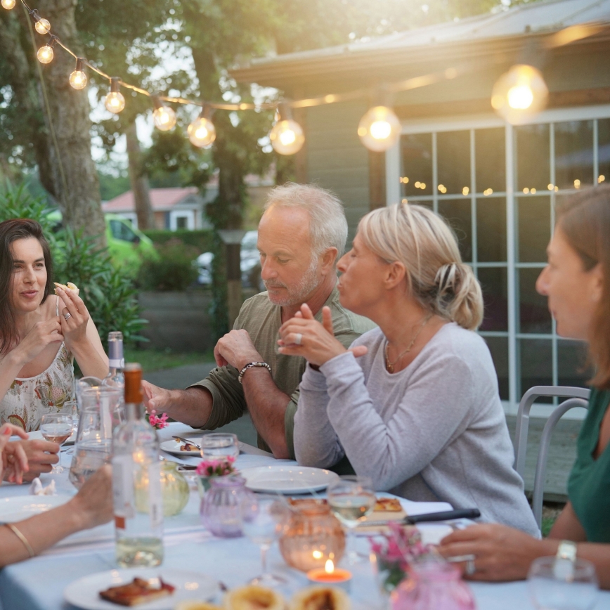 Brilagi - LED zewnętrzny łańcuch dekoracyjny GIRLANDA 10xE12/0,6W/230V 8m czarny IP44 ciepła biała