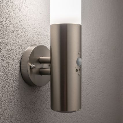 BRILAGI - Zewnętrzna lampa ścienna z czujnikiem ELIA 1xE27/20W/230V IP44 matowy chrom