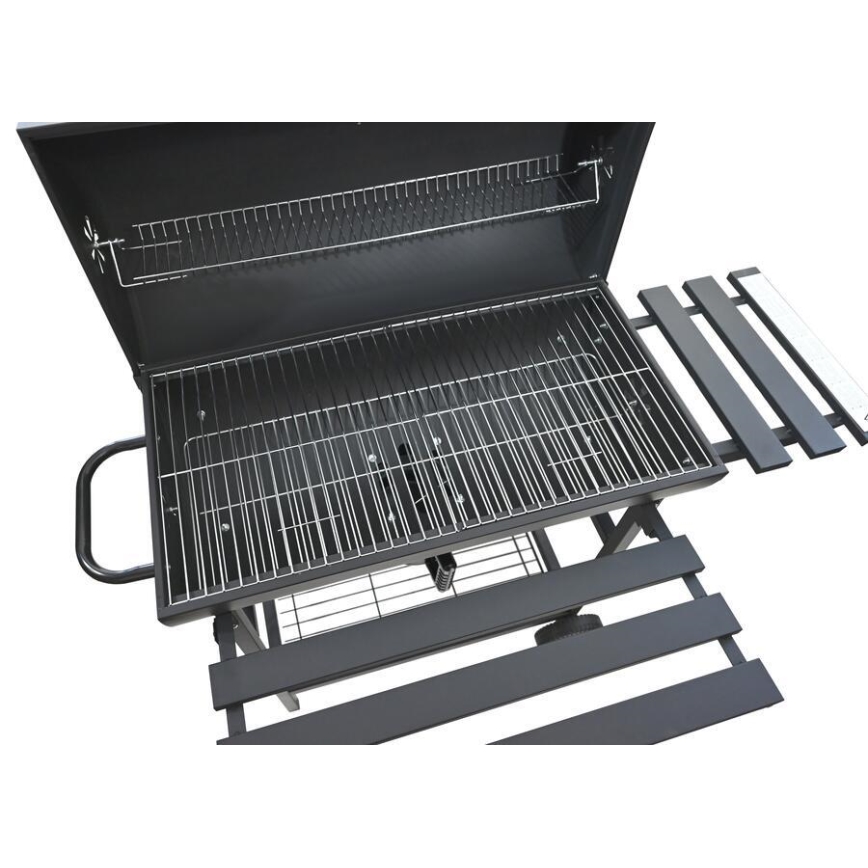 Czarny grill na węgiel drzewny