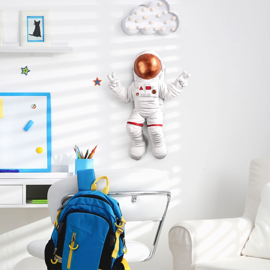 Dekoracja ścienna 47x35 cm astronaut miedziany