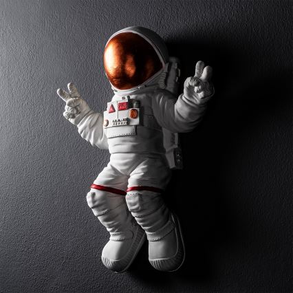 Dekoracja ścienna 47x35 cm astronaut miedziany