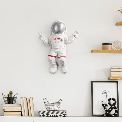 Dekoracja ścienna 47x35 cm astronaut srebrny