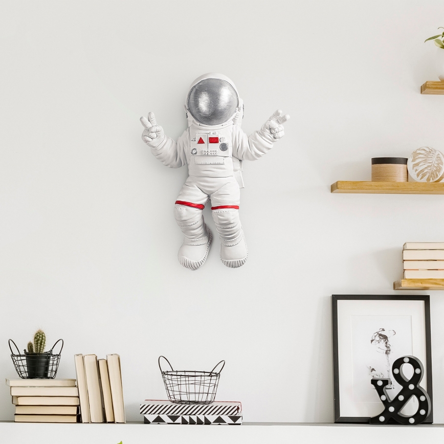 Dekoracja ścienna 47x35 cm astronaut srebrny