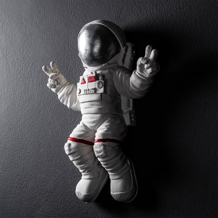 Dekoracja ścienna 47x35 cm astronaut srebrny