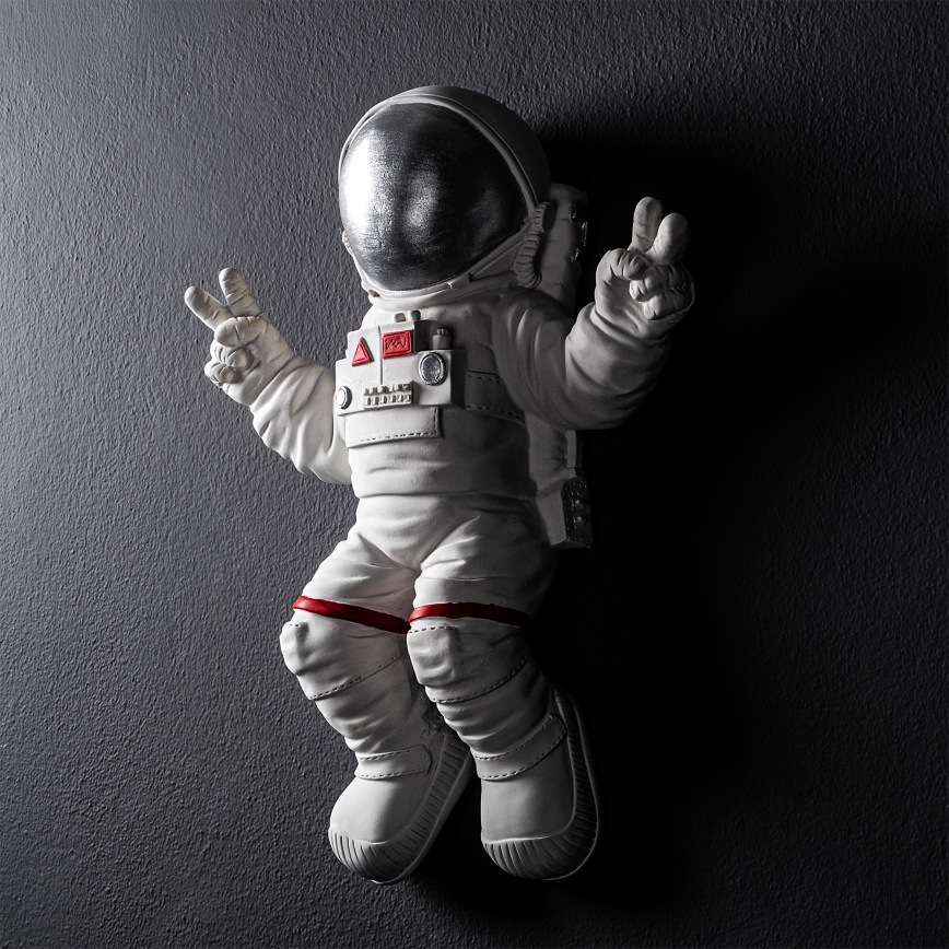 Dekoracja ścienna 47x35 cm astronaut srebrny