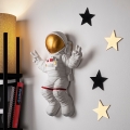 Dekoracja ścienna 47x35 cm astronaut złoty
