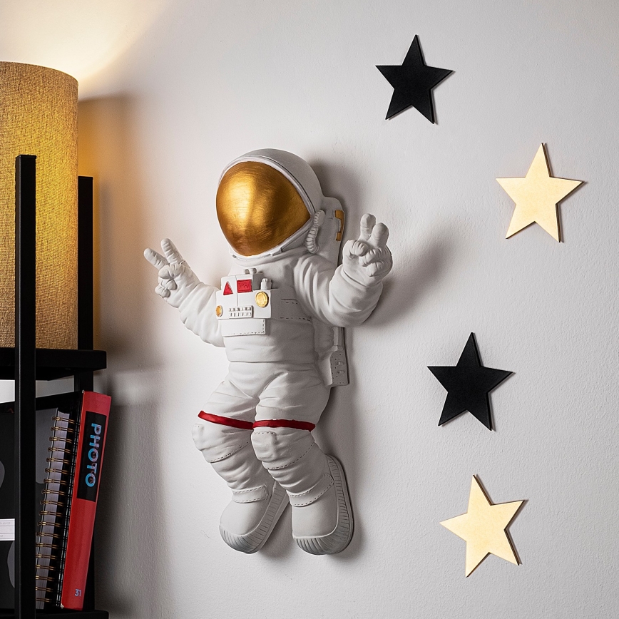 Dekoracja ścienna 47x35 cm astronaut złoty