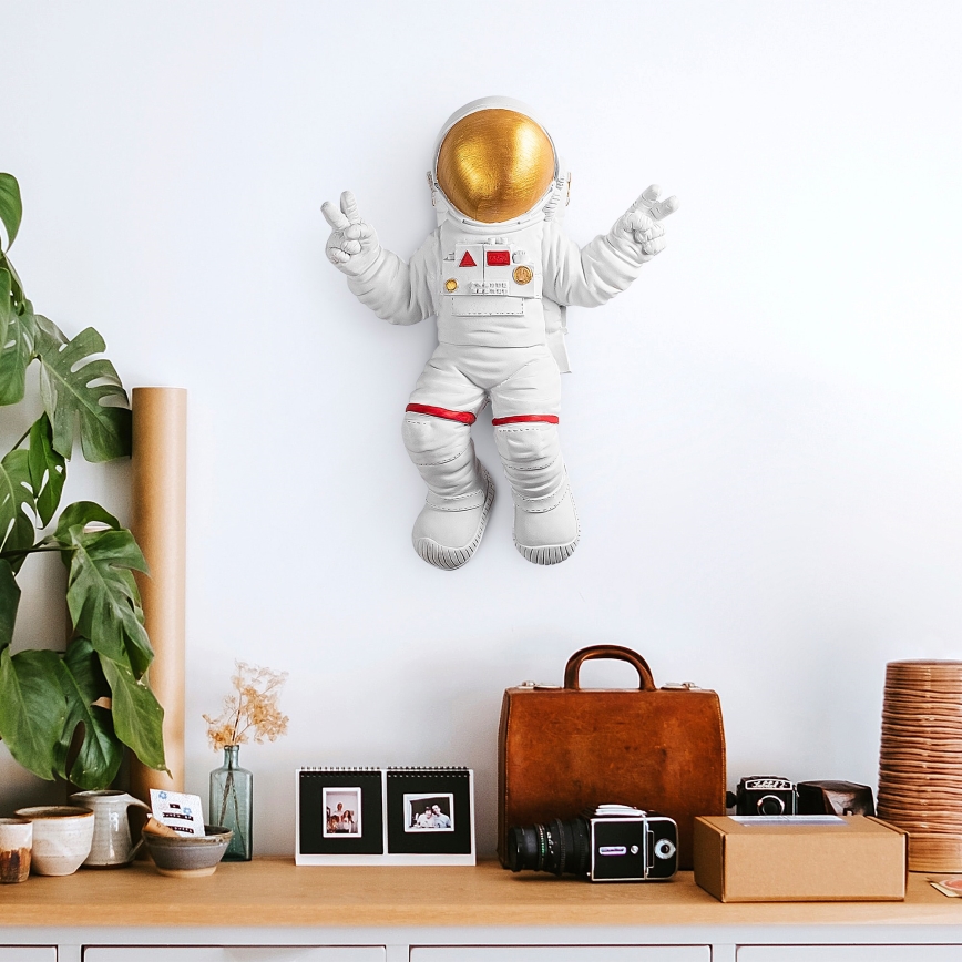 Dekoracja ścienna 47x35 cm astronaut złoty