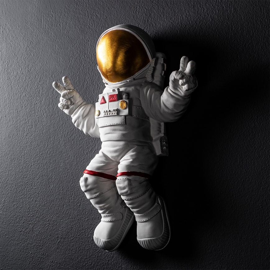 Dekoracja ścienna 47x35 cm astronaut złoty
