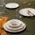 Elegancki 24‑częściowy zestaw obiadowy, biały ze złotym wykończeniem, porcelana