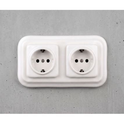 Elhard - Podwójne ceramiczne gniazdo domowe retro z ramką SCHUKO 230V białe