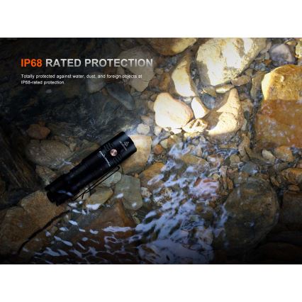 Fenix PD26RACE - Ładowalna latarka LED z regulacją jasności, USB, 1600 mAh, IP68, 1300 lm, 556 h, czarna
