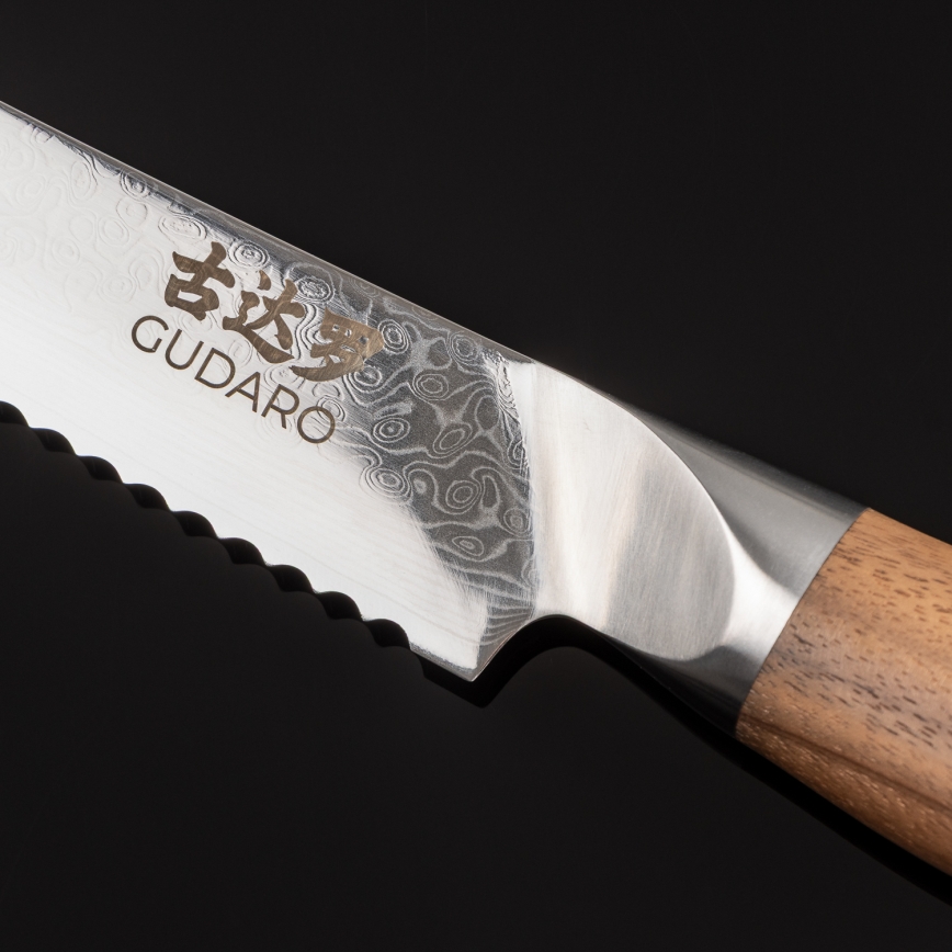 Gudaro - Nóż do pieczywa z damastu TAKUMI 8, 67 warstw stali, długość 20 cm, orzech