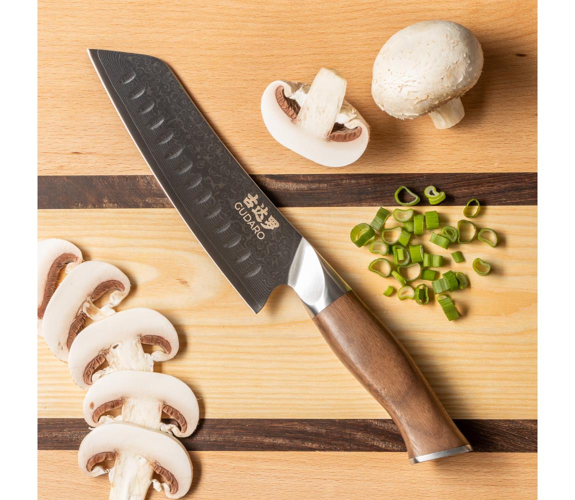 Gudaro - Damaszkowy nóż kuchenny TAKUMI 7", 67 warstw stali, długość 17,5 cm, orzech
