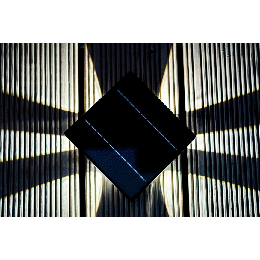 LED Solarna lampa ścienna z czujnikiem LED/2W/5V IP54 1300 mAh