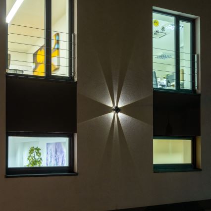 LED Solarna lampa ścienna z czujnikiem LED/2W/5V IP54 1300 mAh