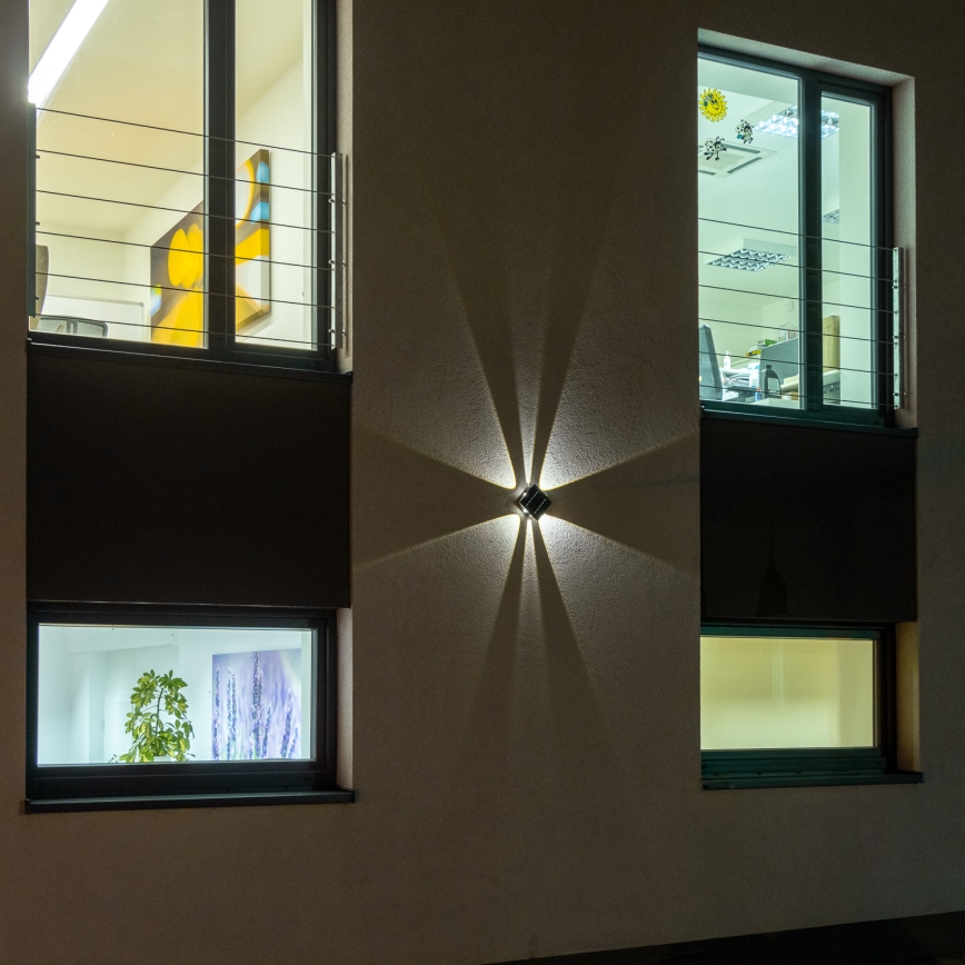 LED Solarna lampa ścienna z czujnikiem LED/2W/5V IP54 1300 mAh