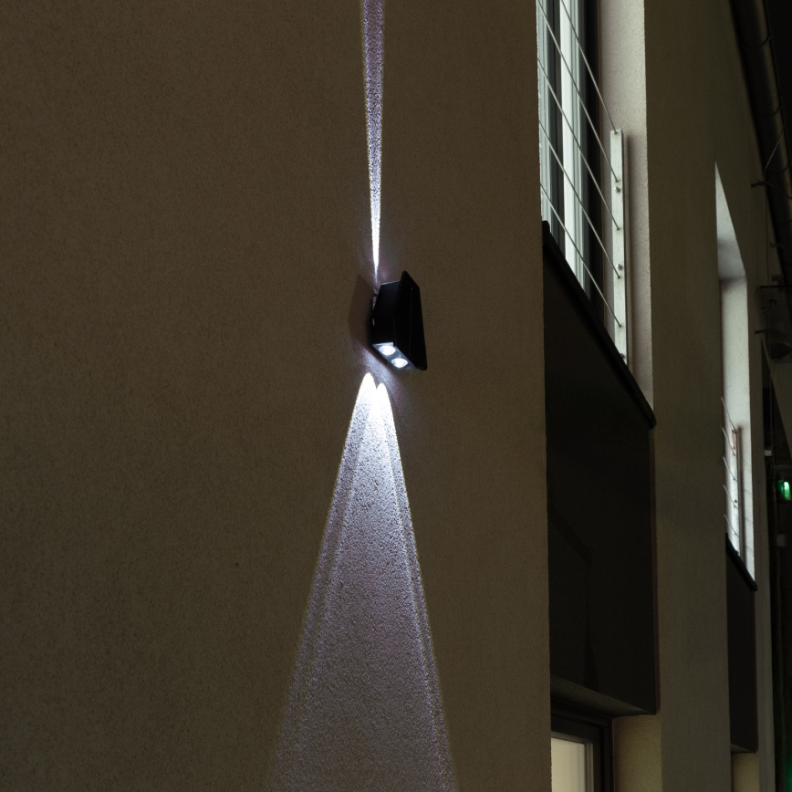 LED Solarna lampa ścienna z czujnikiem LED/2W/5V IP54 1300 mAh