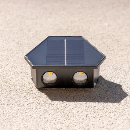 LED Solarna lampa ścienna z czujnikiem LED/2W/5V IP54 1300 mAh