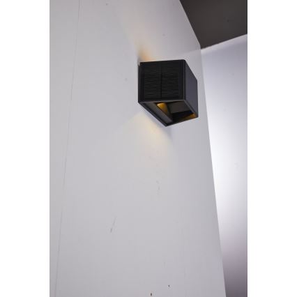 LED Solarna lampa ścienna z czujnikiem LED/2W/5V IP54 1300 mAh
