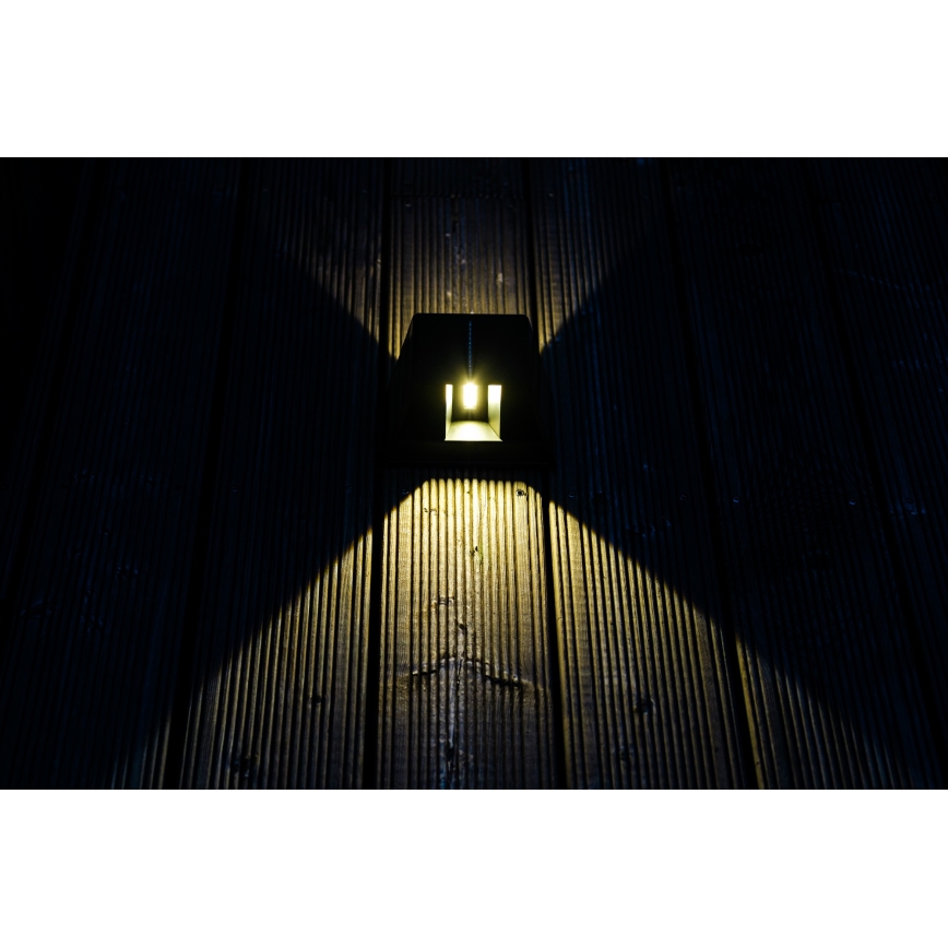 LED Solarna lampa ścienna z czujnikiem LED/2W/5V IP54 1300 mAh