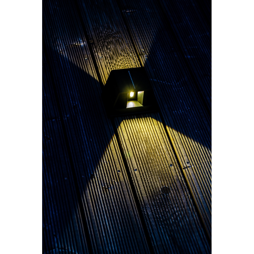 LED Solarna lampa ścienna z czujnikiem LED/2W/5V IP54 1300 mAh