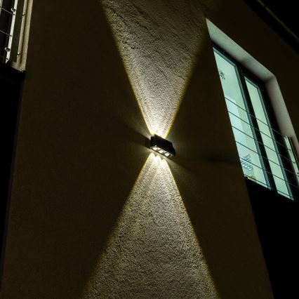 LED Kinkiet solarny z czujnikiem LED/2W/5V IP54 1300 mAh