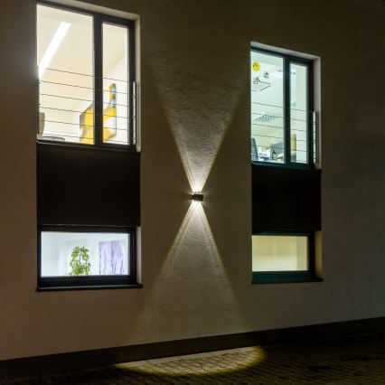 LED Kinkiet solarny z czujnikiem LED/2W/5V IP54 1300 mAh