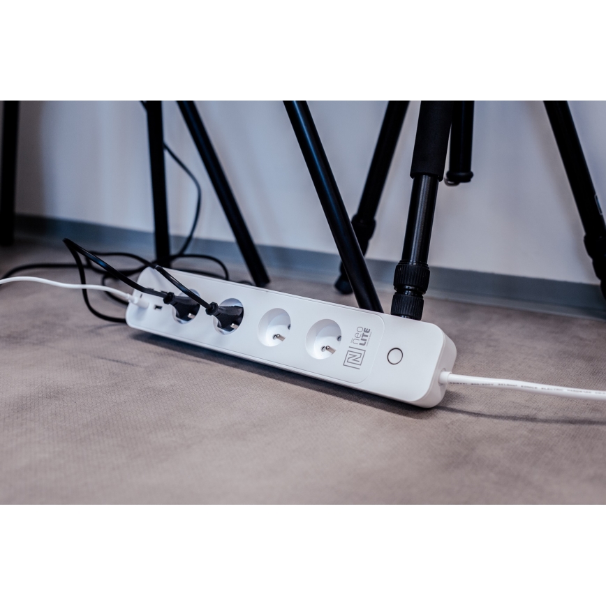 Immax NEO 07707L - Przedłużacz NEO LITE Inteligentny 4AC + 4USB Wi-Fi Tuya 1,5m