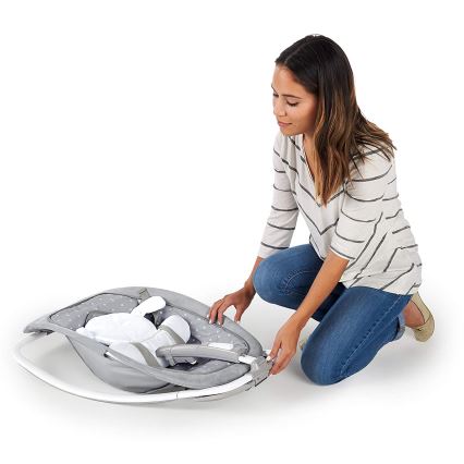 Ingenuity - Bujaczek dziecięcy z muzyką CUDDLE LAMB 3xLR14