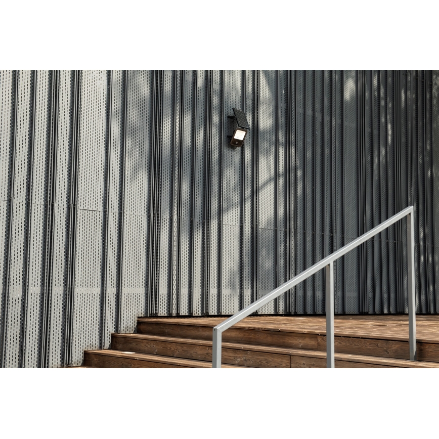 Regulowany reflektor LED z panelem solarnym i czujnikiem zmierzchu LED/15W/15000 mAh 3,2V IP65 + pilot zdalnego sterowania