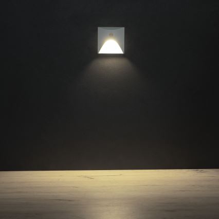 Oprawa schodowa LED z czujnikiem ruchu i zmierzchu EXIN LED/2,5W/230V 4000K IP65 biała, kwadratowa
