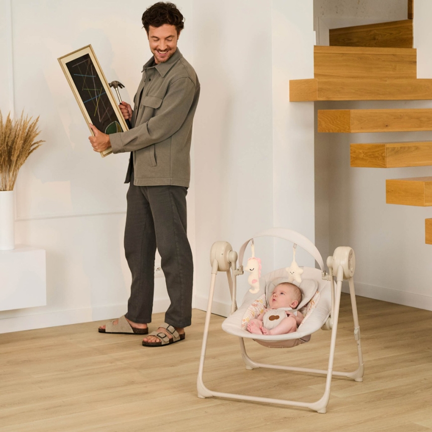 KINDERKRAFT - Huśtawka dziecięca z melodią SWINGEE beżowa 4xAAA/230V