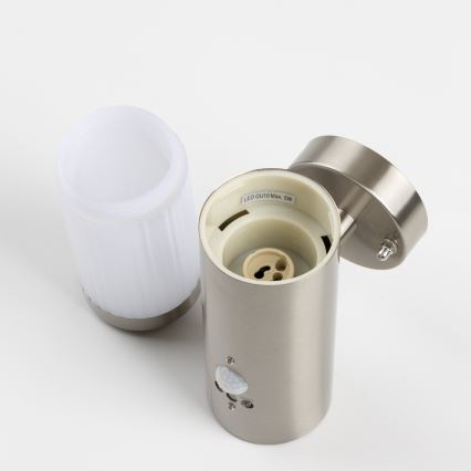 Kinkiet zewnętrzny LED z czujnikiem ruchu 1xGU10/5W/230V IP44 matowy chrom