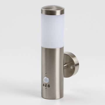 Kinkiet zewnętrzny LED z czujnikiem ruchu 1xGU10/5W/230V IP44 matowy chrom