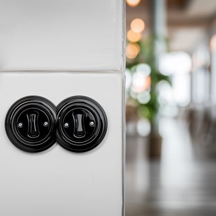 Kliklap - Czarna retro ramka końcowa