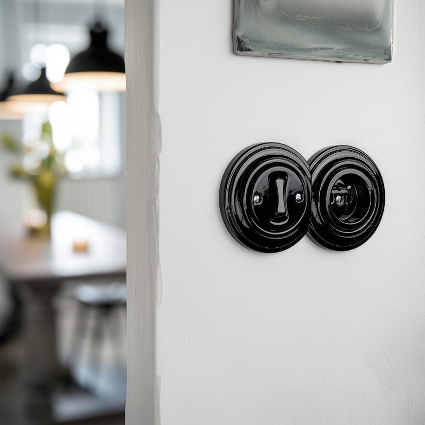 Kliklap - Retro jednobiegunowy wyłącznik nr 1 i gniazdo 230V z ramką czarne