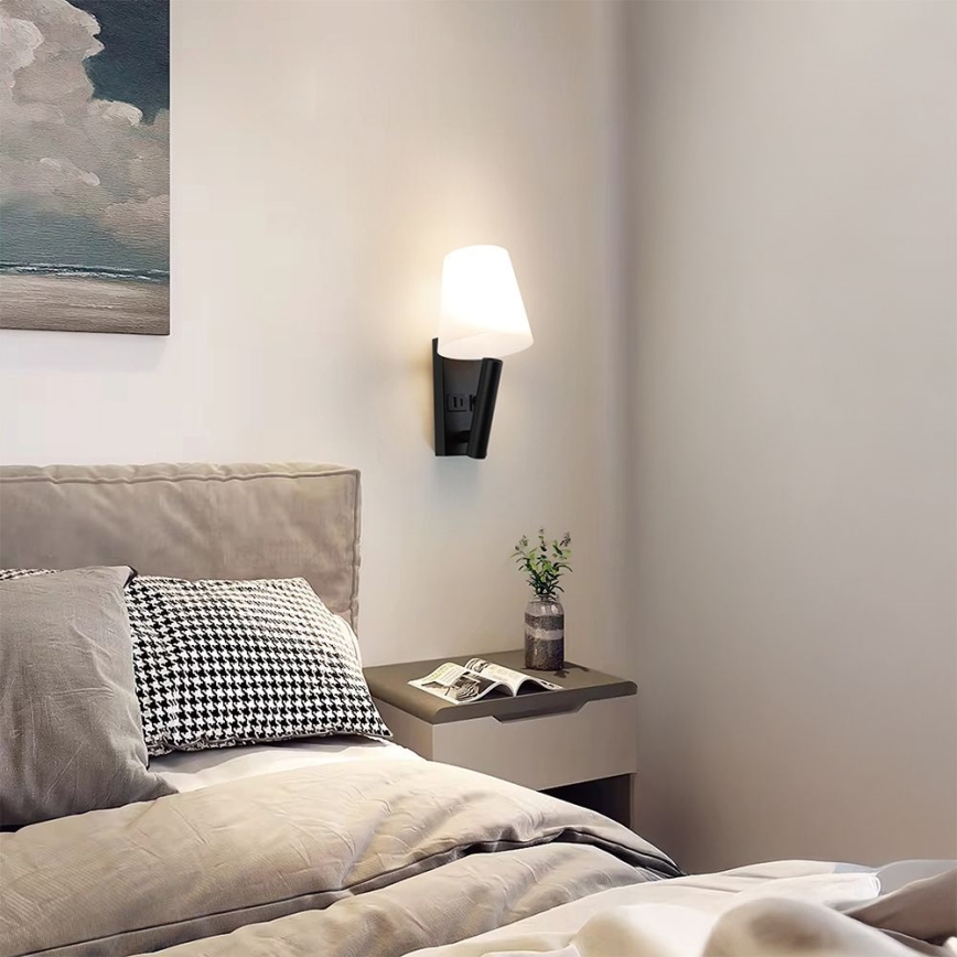 Lampa ścienna LED z portem USB LED/2W/230V 3000K czarny/biały