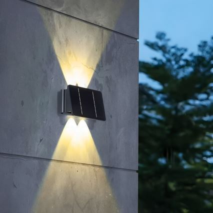 LED Kinkiet solarny 4xLED/1,5W/3,7V 1500 mAh IP54 czarny