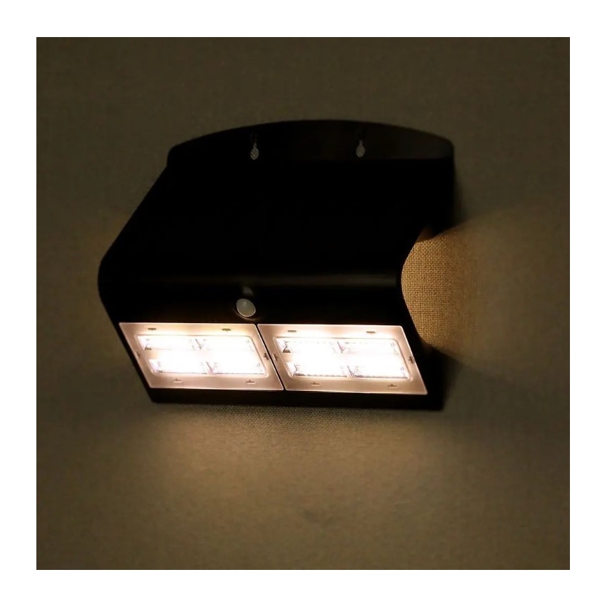 LED Kinkiet solarny z czujnikiem LED/7W/3,7V 4000K IP65 4000 mAh czarny
