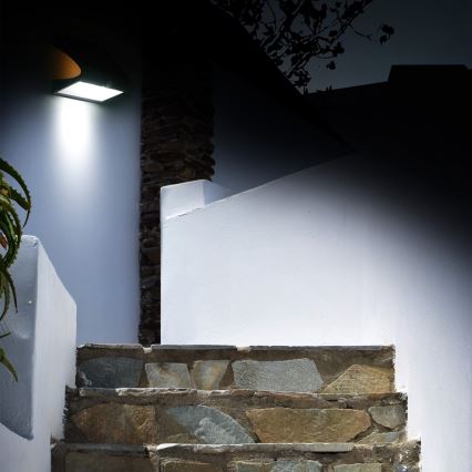 LED Lampa solarna z czujnikiem ruchu i zmierzchu LED/6,8W/4000 mAh 3,7V IP65